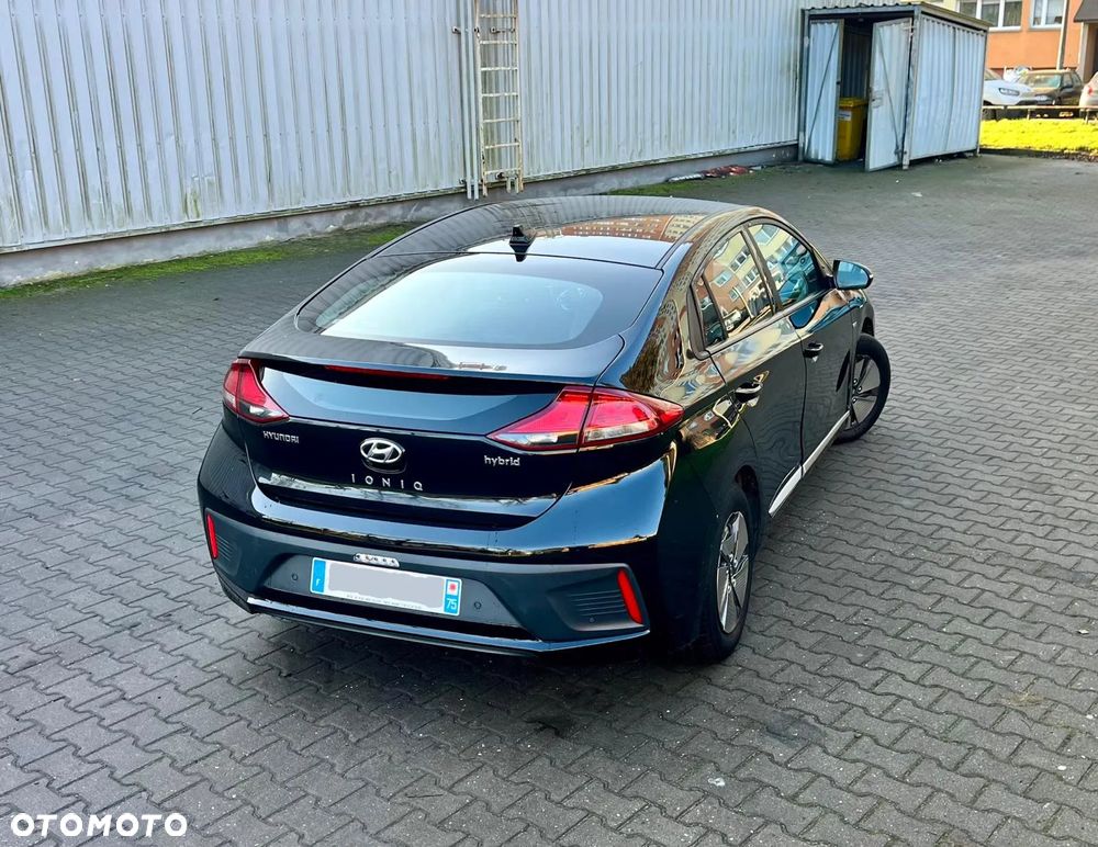 Hyundai IONIQ Hybrid Business - 11