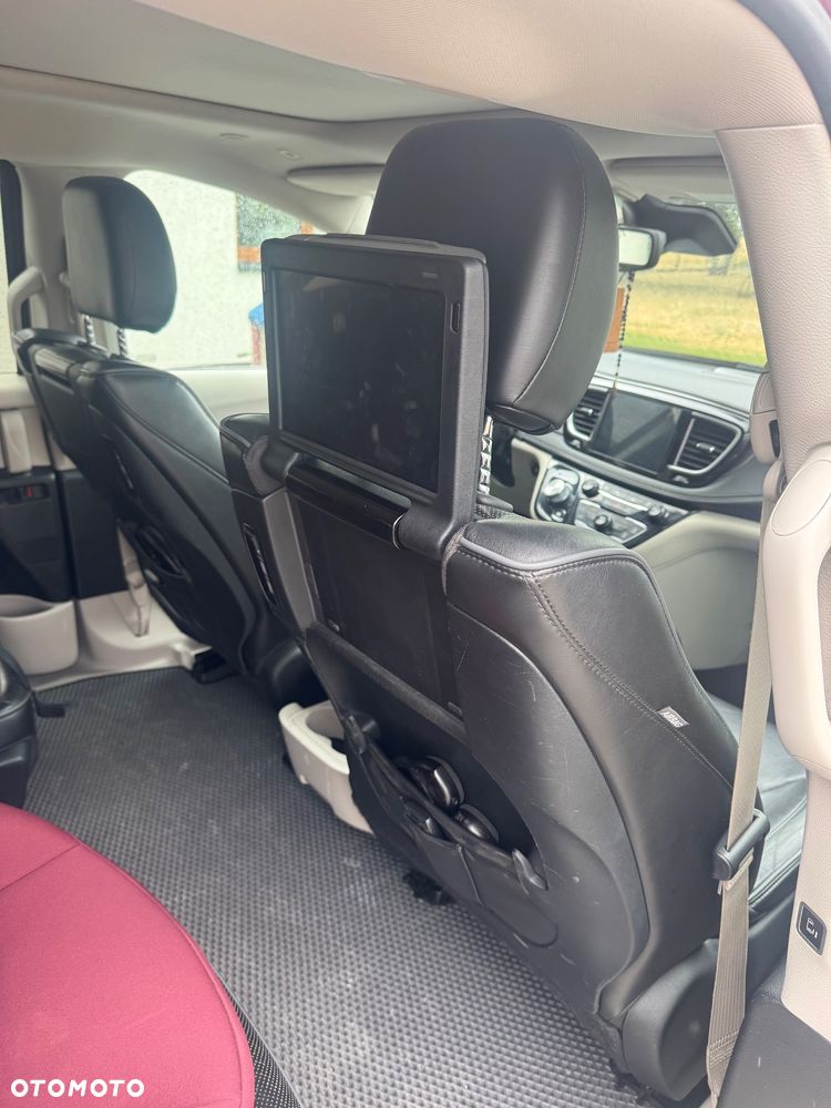 Chrysler Pacifica - 10