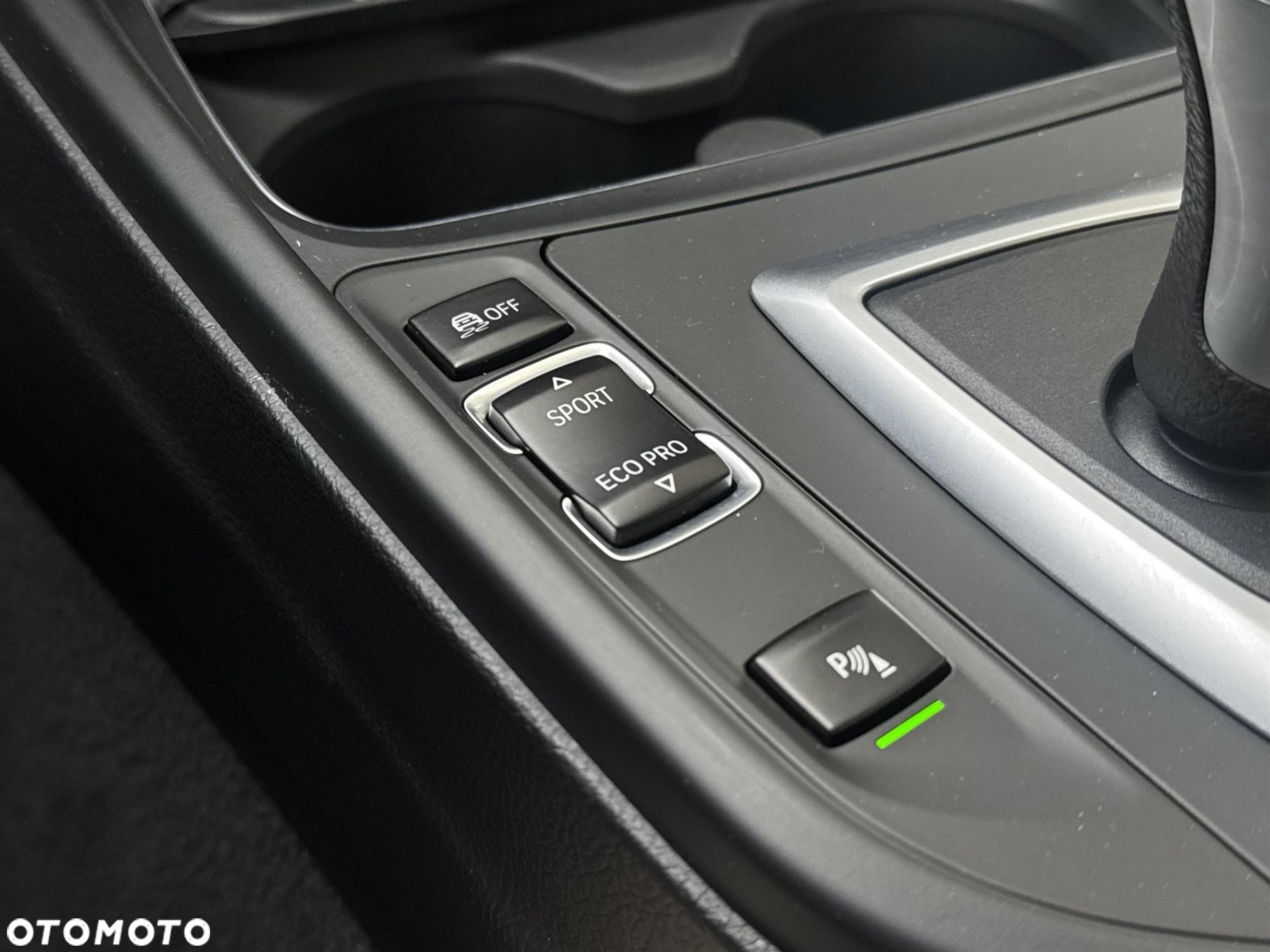 BMW 3GT 330i xDrive - 16