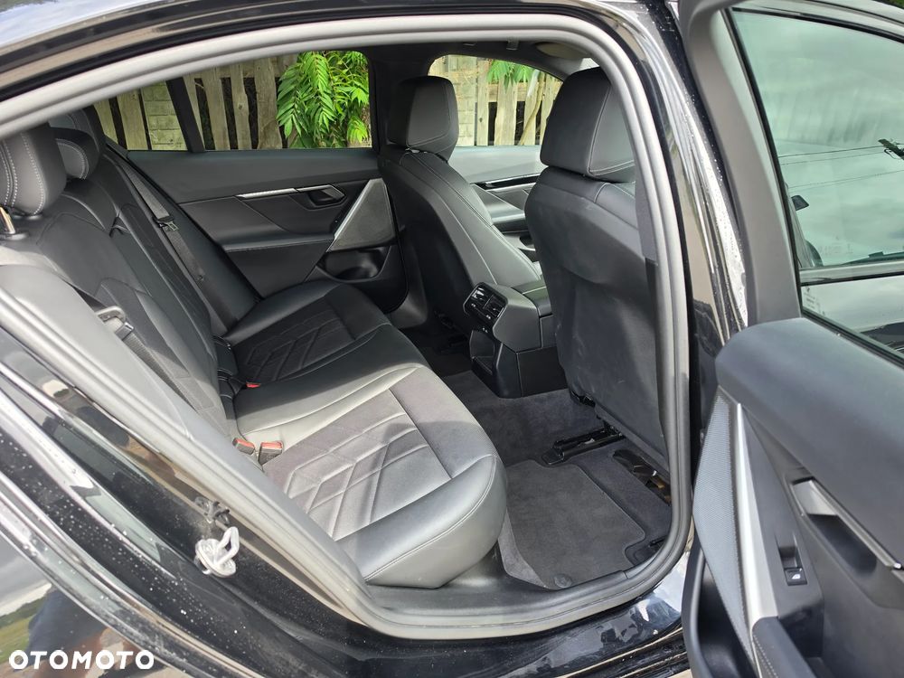 BMW Seria 5 520d mHEV M Sport - 12