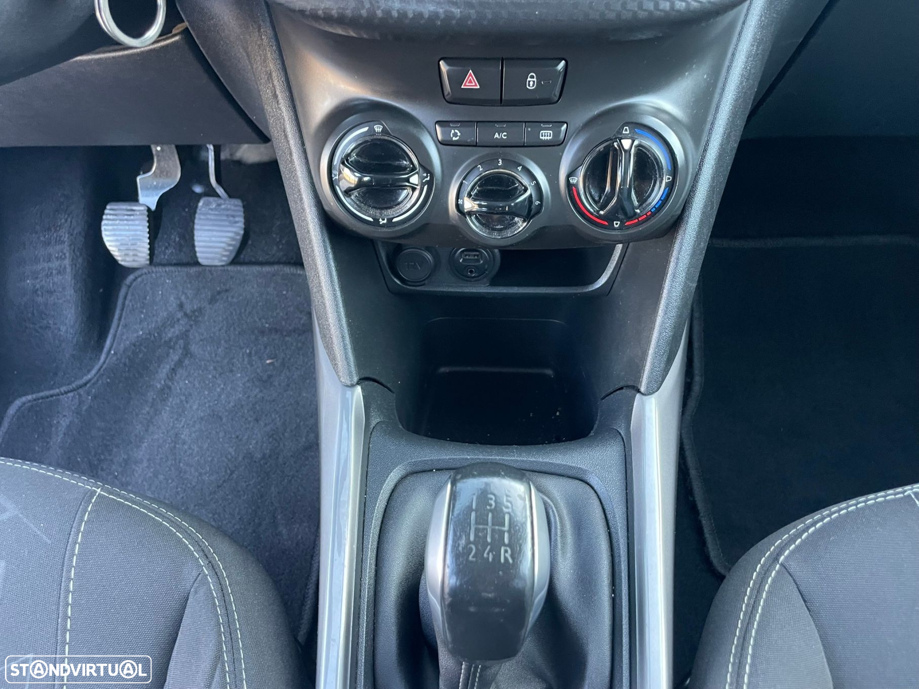 Peugeot 2008 1.2 PureTech Style - 24