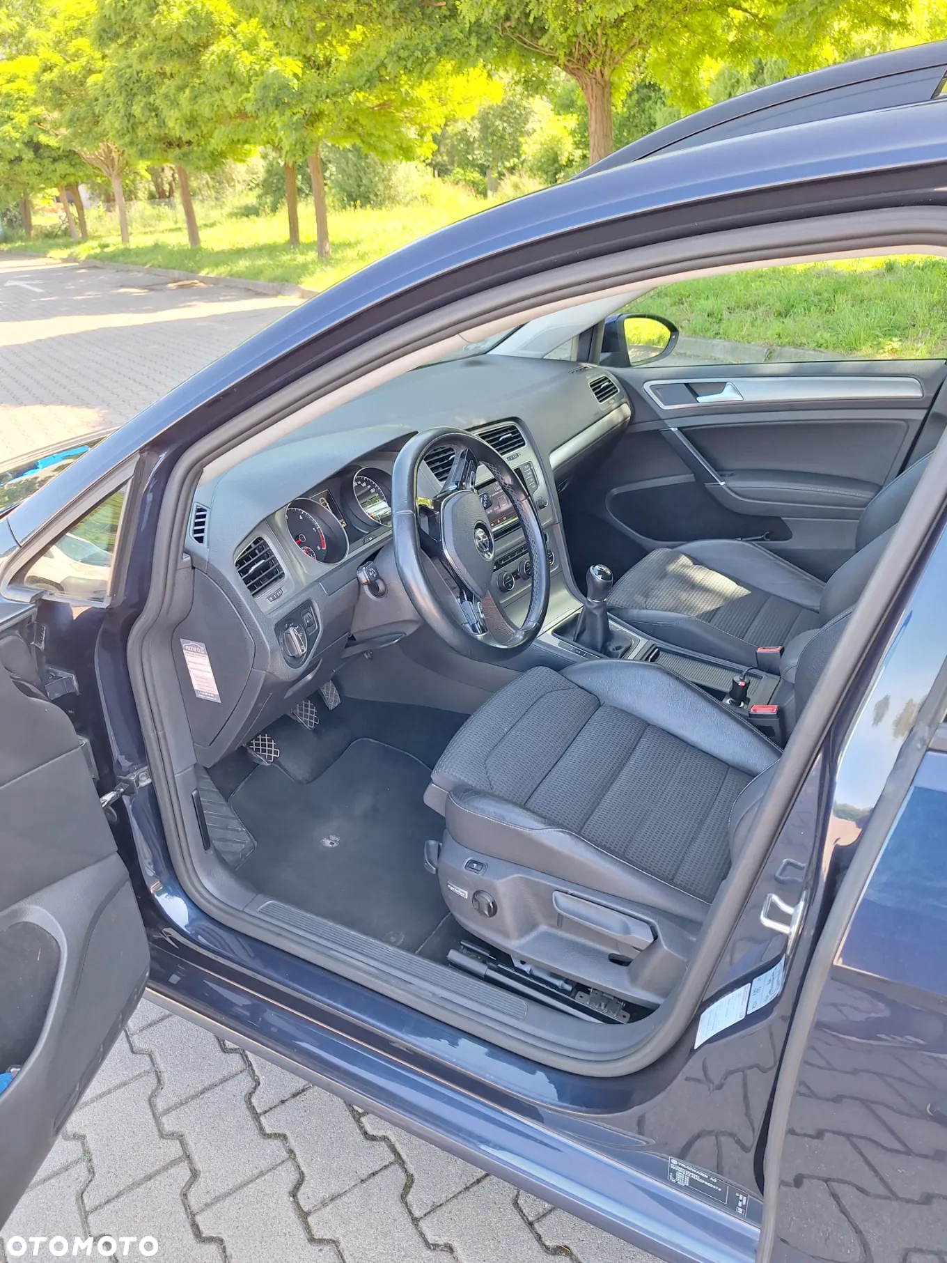 Volkswagen Golf - 6
