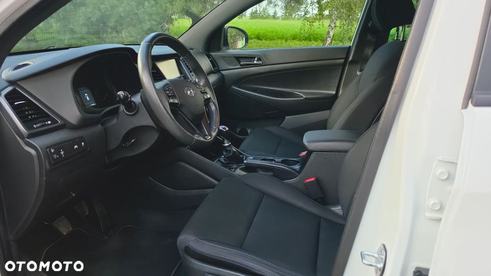 Hyundai Tucson 1.6 GDI BlueDrive GO 2WD - 32
