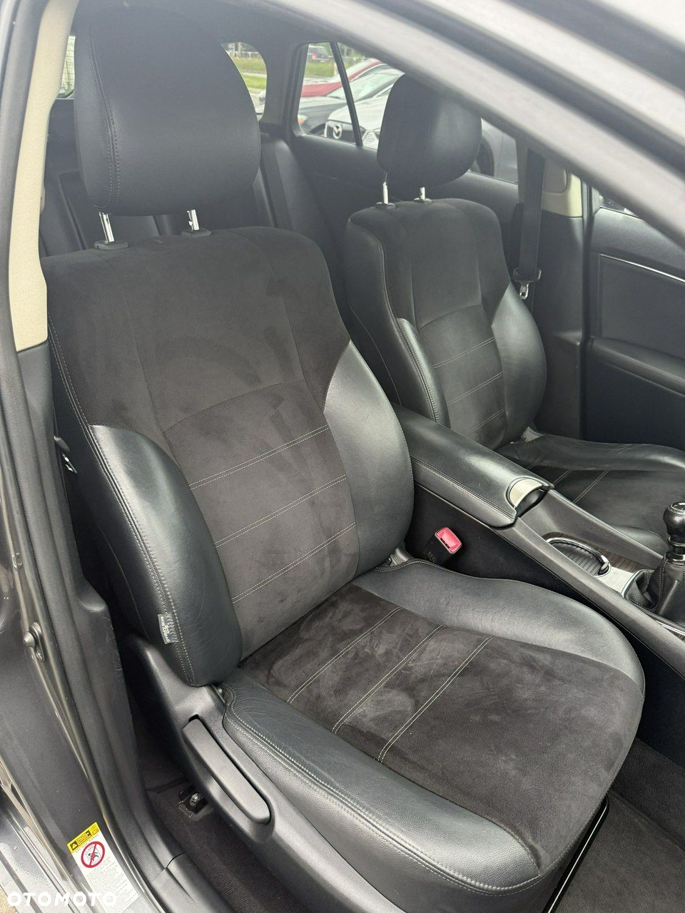 Toyota Avensis 2.0 D-4D Premium - 17