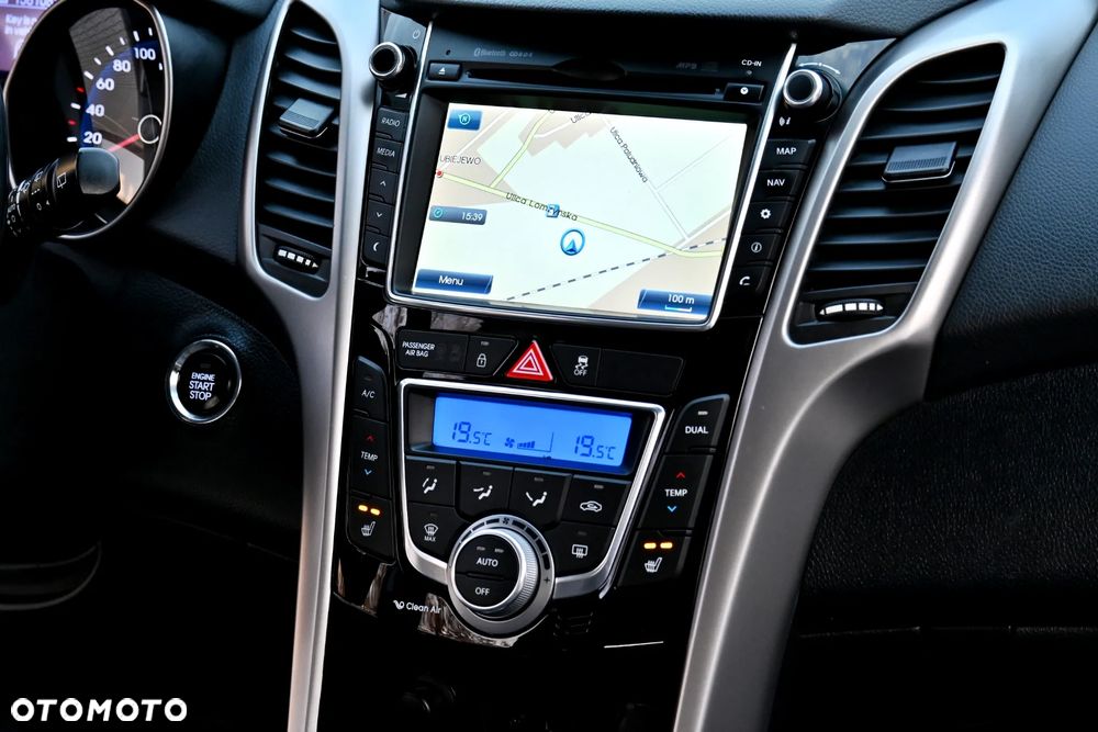 Hyundai i30 1.6 CRDi Premium - 24