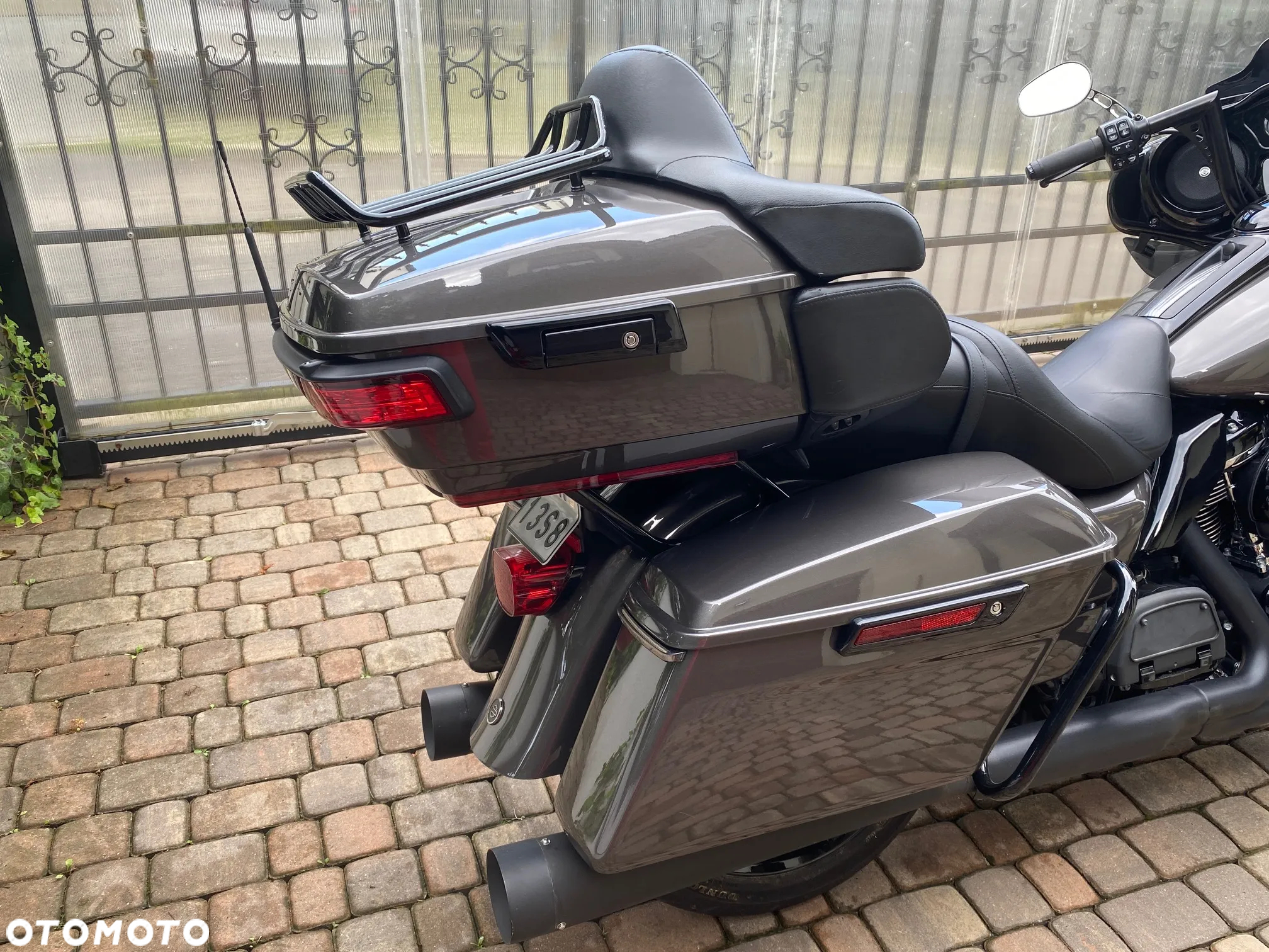 Harley-Davidson FLH Electra Glide - 13