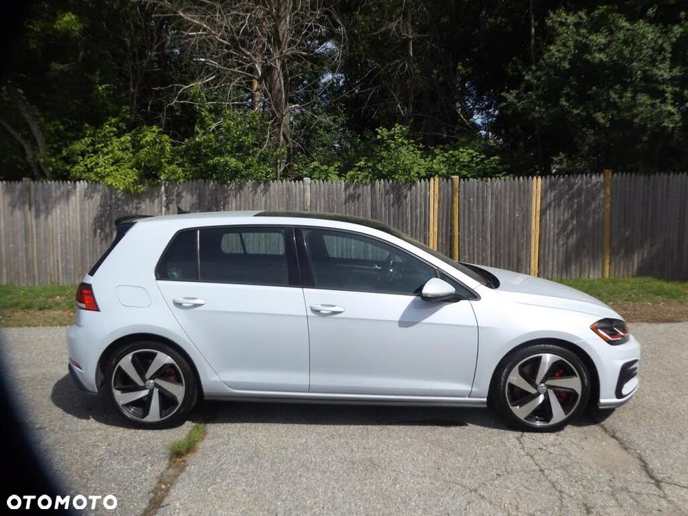 Volkswagen Golf - 5