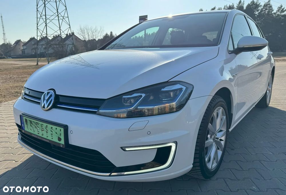 Volkswagen Golf - 1