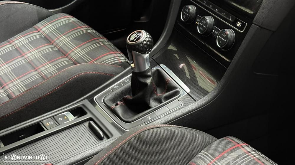 VW Golf 2.0 TSi GTi - 33