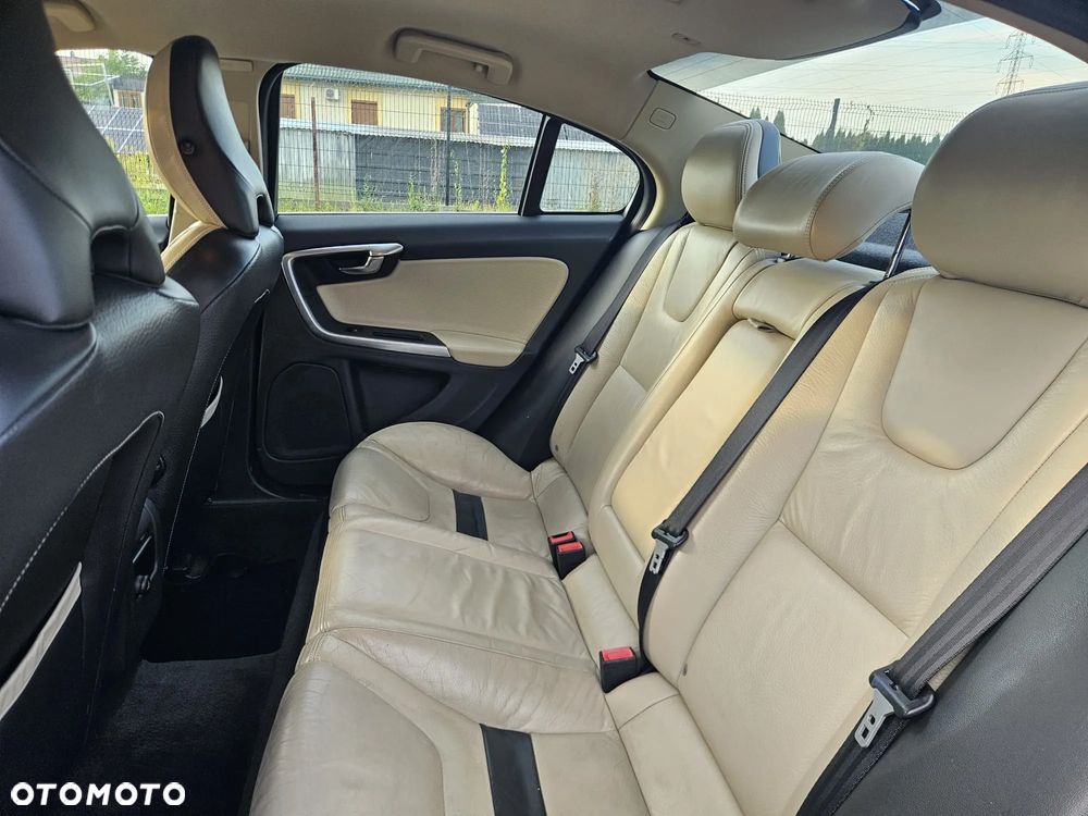 Volvo S60 D5 AWD Summum - 10