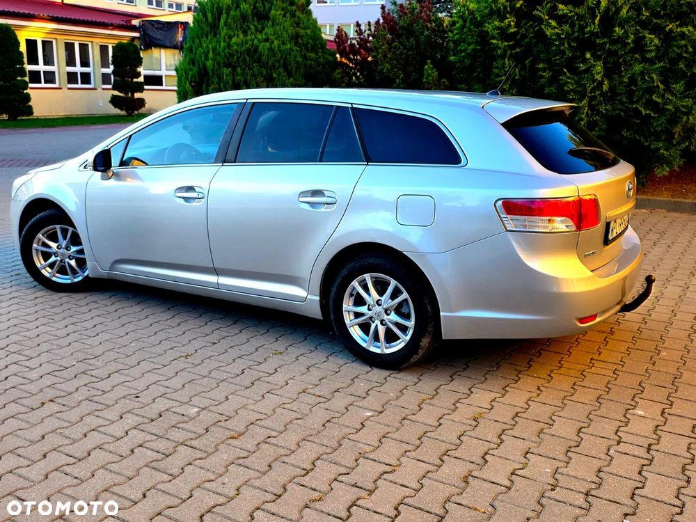 Toyota Avensis - 13