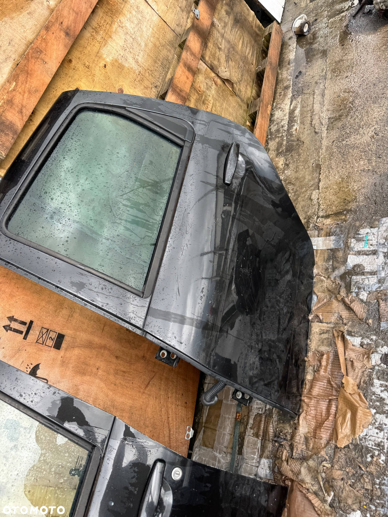 Dacia duster Dacia duster czarne czarny ciemny   Klapa tył tylnia klapa bagażnika -800zl   Lampy tył tylnie prawa lewa 100 szt   Błotnik lewy 250 sztuka   Próg reling dachowy 300 sztuka   Lampa prawa lewa 200 sztuka   Drzwi przednie lewe tylnie lewe prawe 800sztuka   Lusterko lewe 150 zł   Zderzak tylni 250 zł   Szybka wysyłka - 5