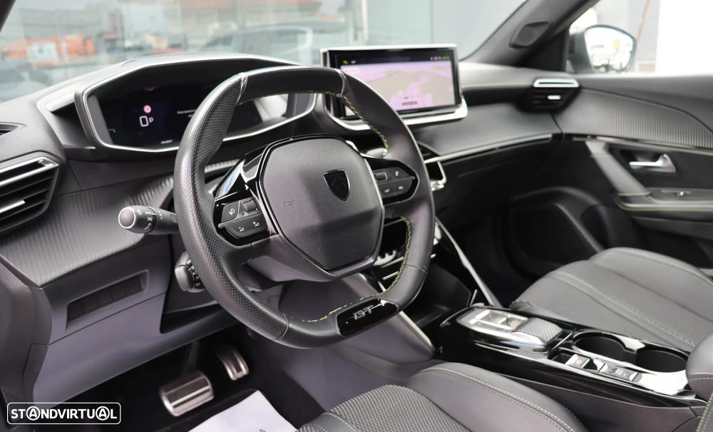 Peugeot 2008 PureTech 130 EAT8 GT - 11