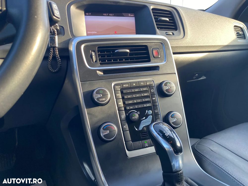 Volvo V60 D3 Kinetic - 13