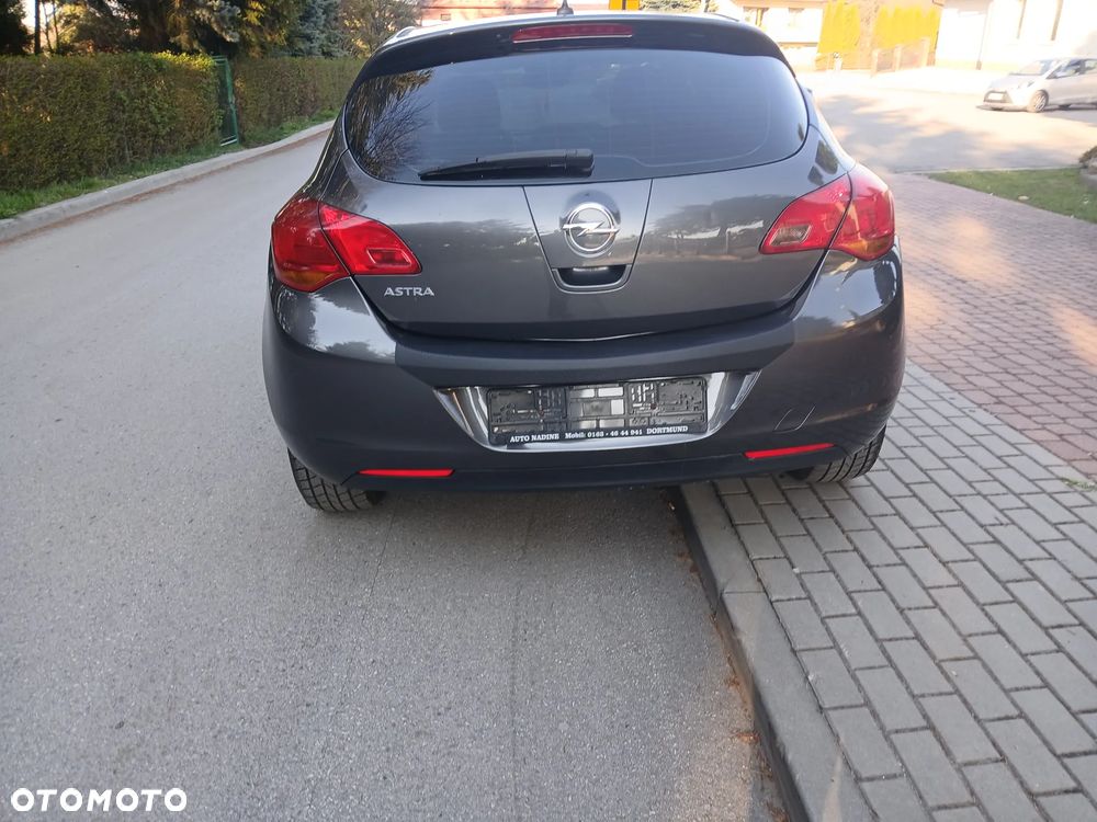 Opel Astra 1.6 Design Edition - 6