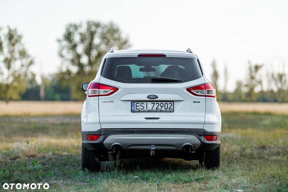 Ford Kuga 1.6 EcoBoost 2x4 Titanium - 3
