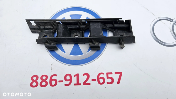 VW Passat B6 2005-2010 Ślizg zderzaka przód prawy Mocowanie przednie prawe 3C0807184