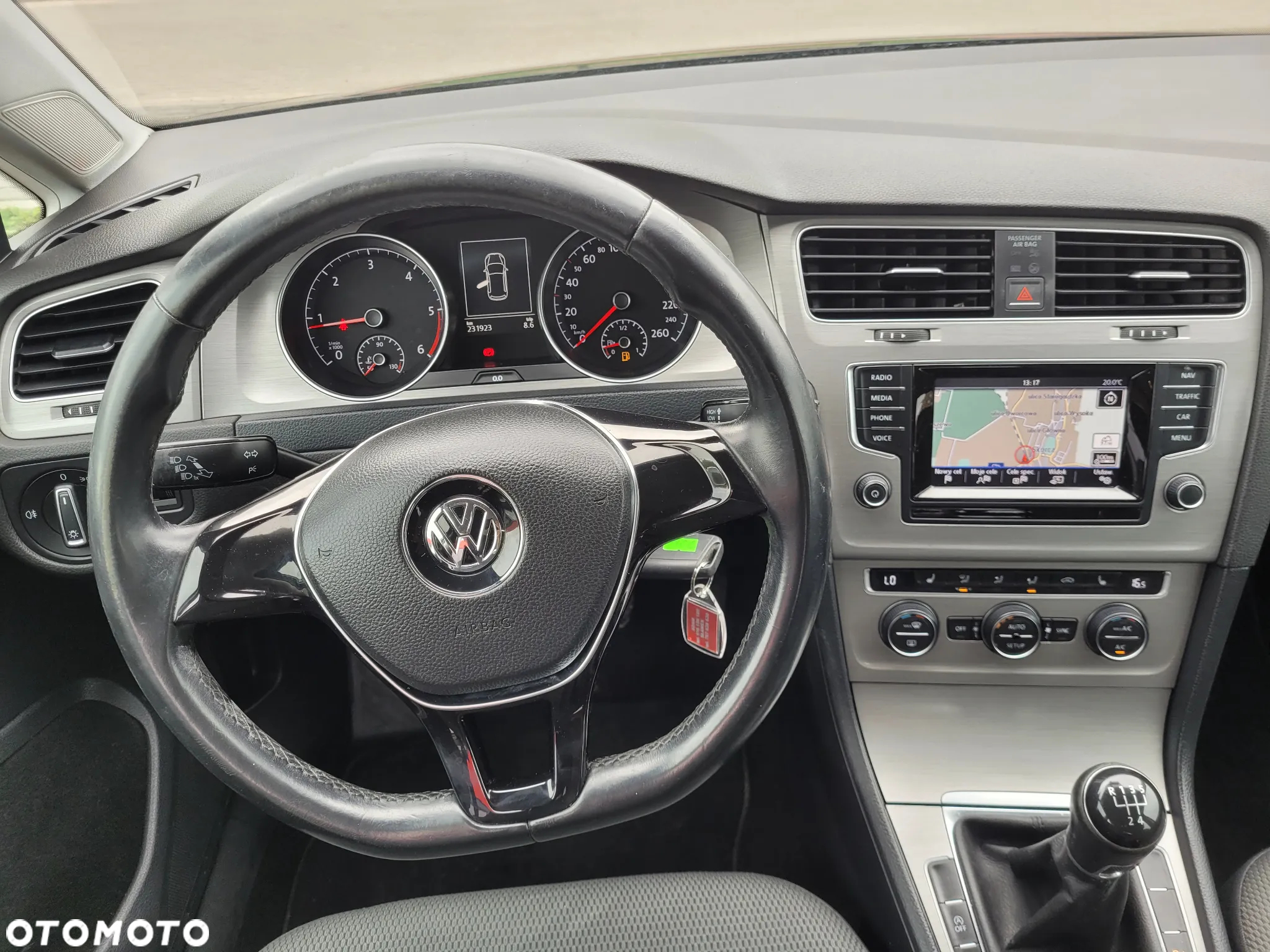 Volkswagen Golf - 10