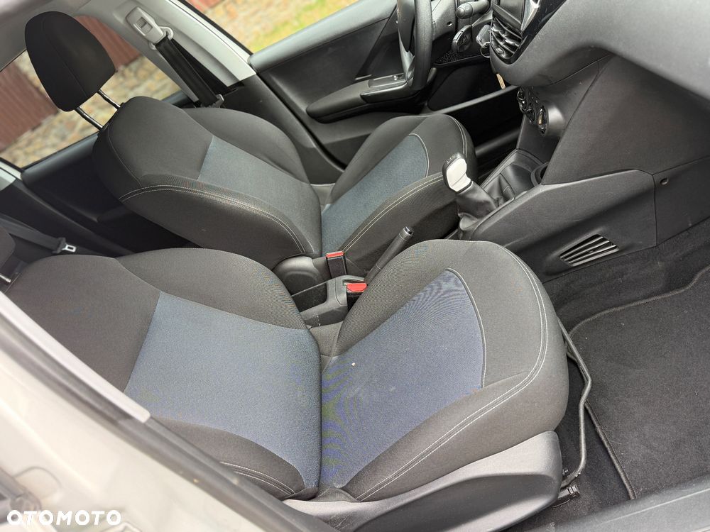 Peugeot 208 - 16