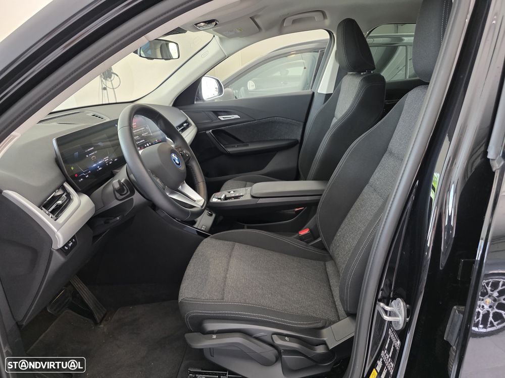BMW iX2 eDrive20 - 21