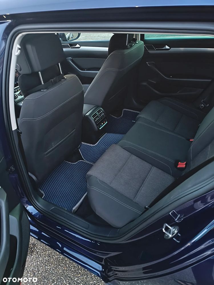 Volkswagen Passat - 7