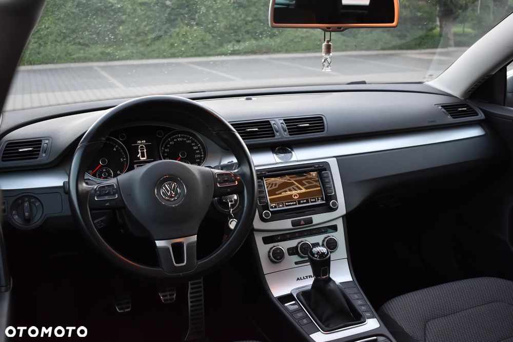 Volkswagen Passat 2.0 TDI BlueMotion Technology Exclusive - 28