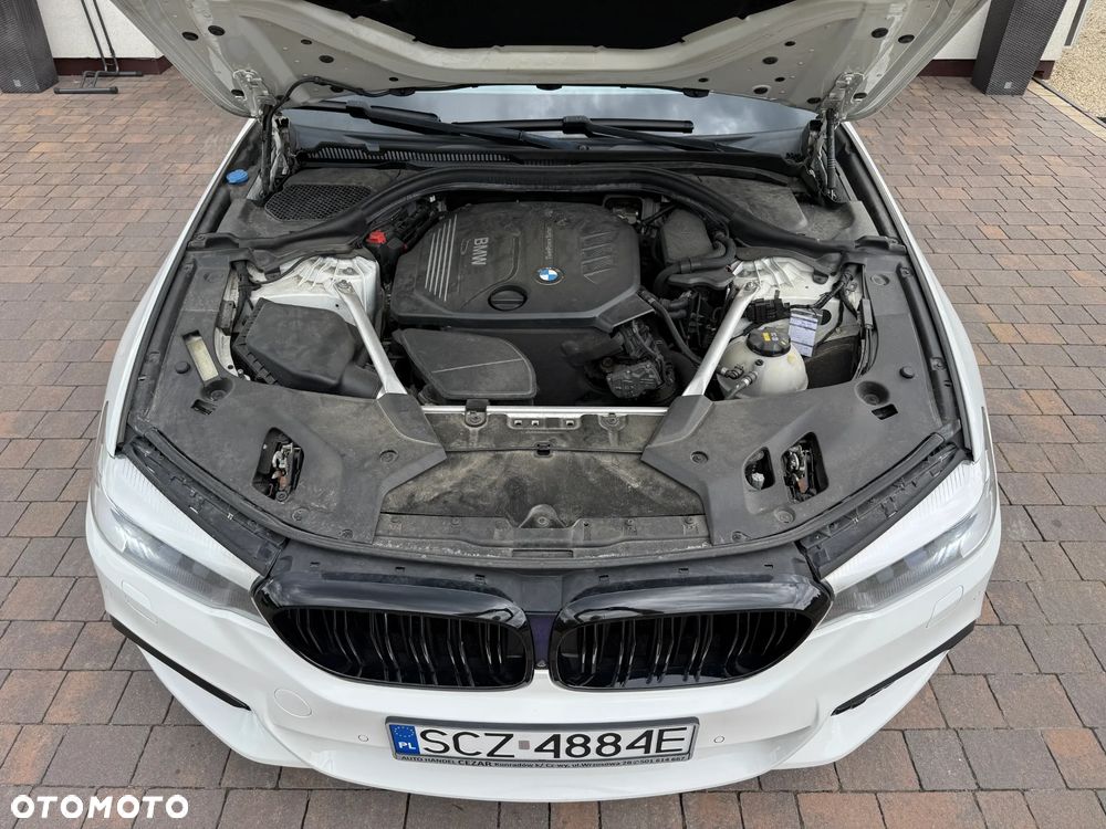 BMW Seria 5 520d xDrive M Sport sport - 32
