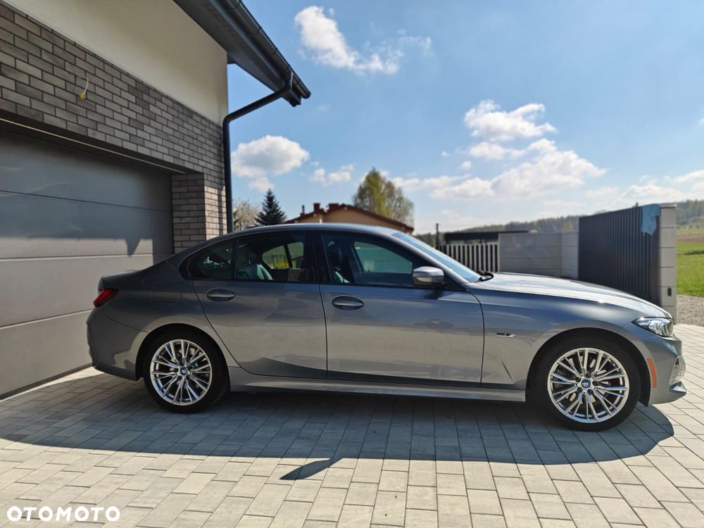 BMW Seria 3 330e M Sport - 16
