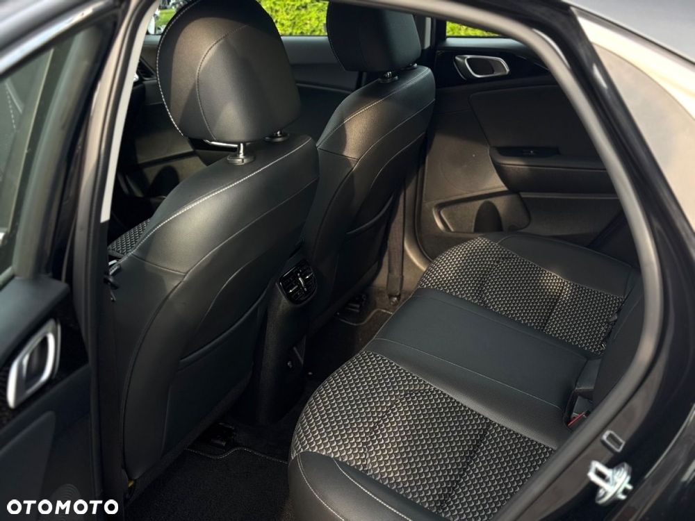 Kia XCeed - 26