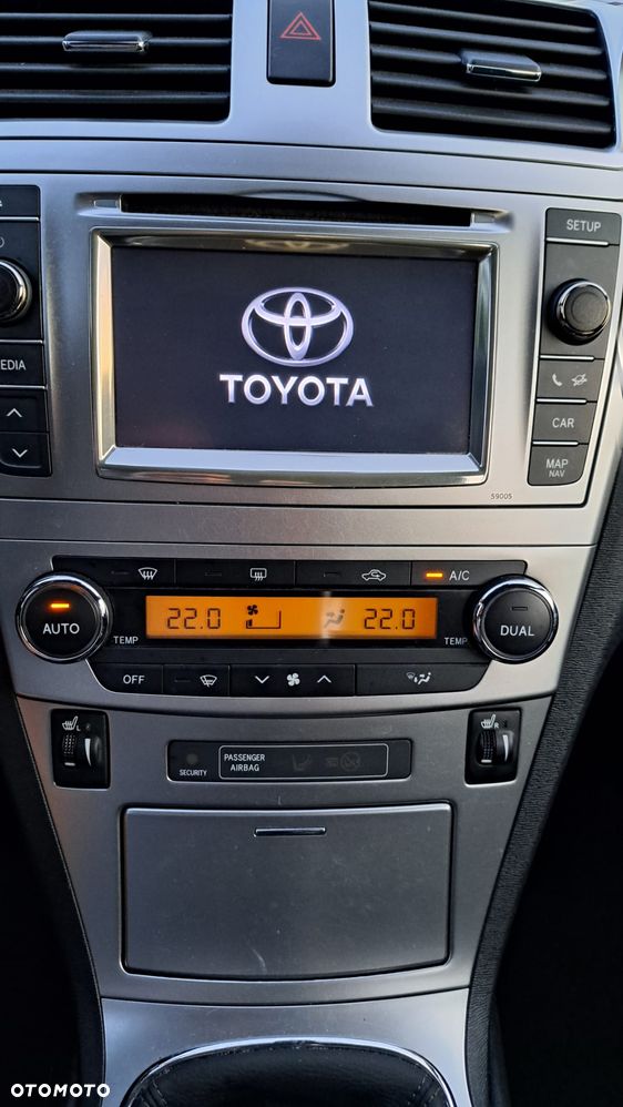 Toyota Avensis 1.8 Premium - 26