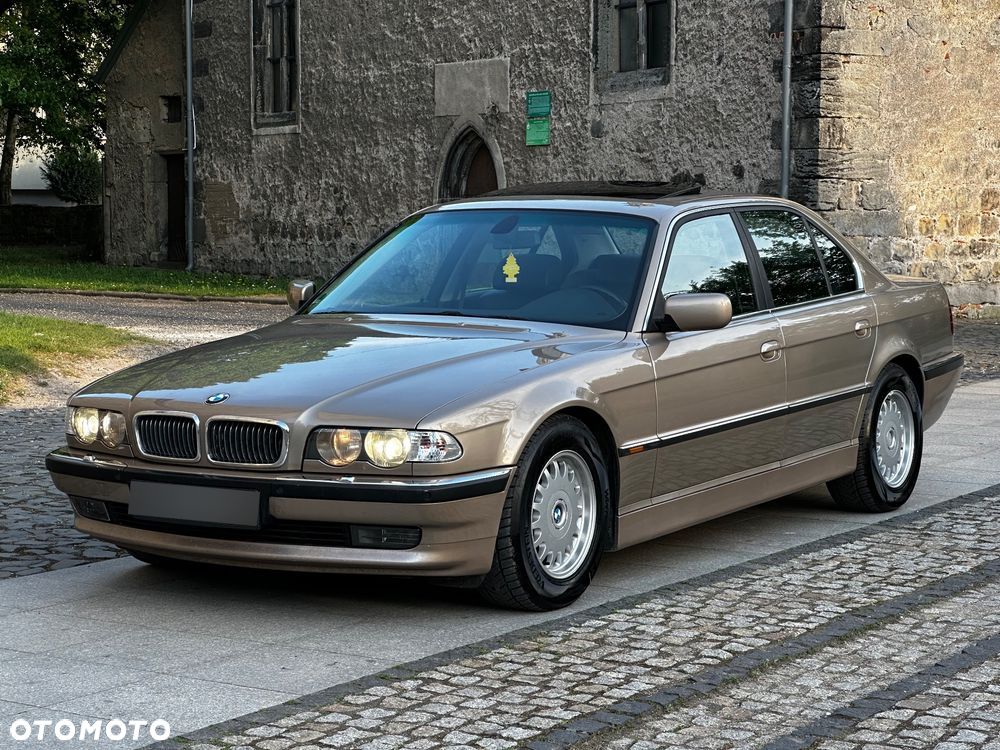 BMW Seria 7 735i - 1