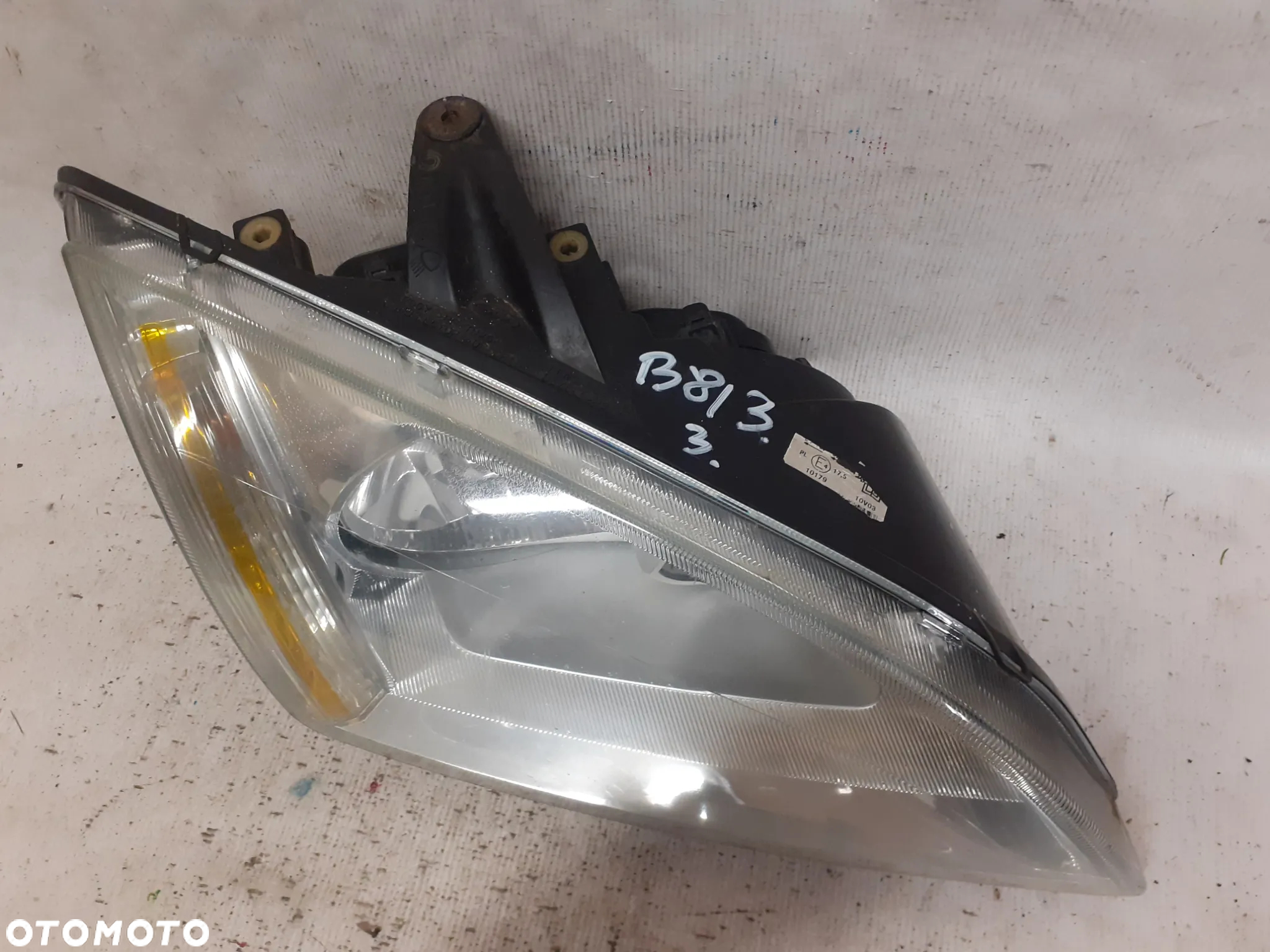 .  PRZOD PRZEDNIA LAMPA PRAWA FORD FOCUS MK2 - 2