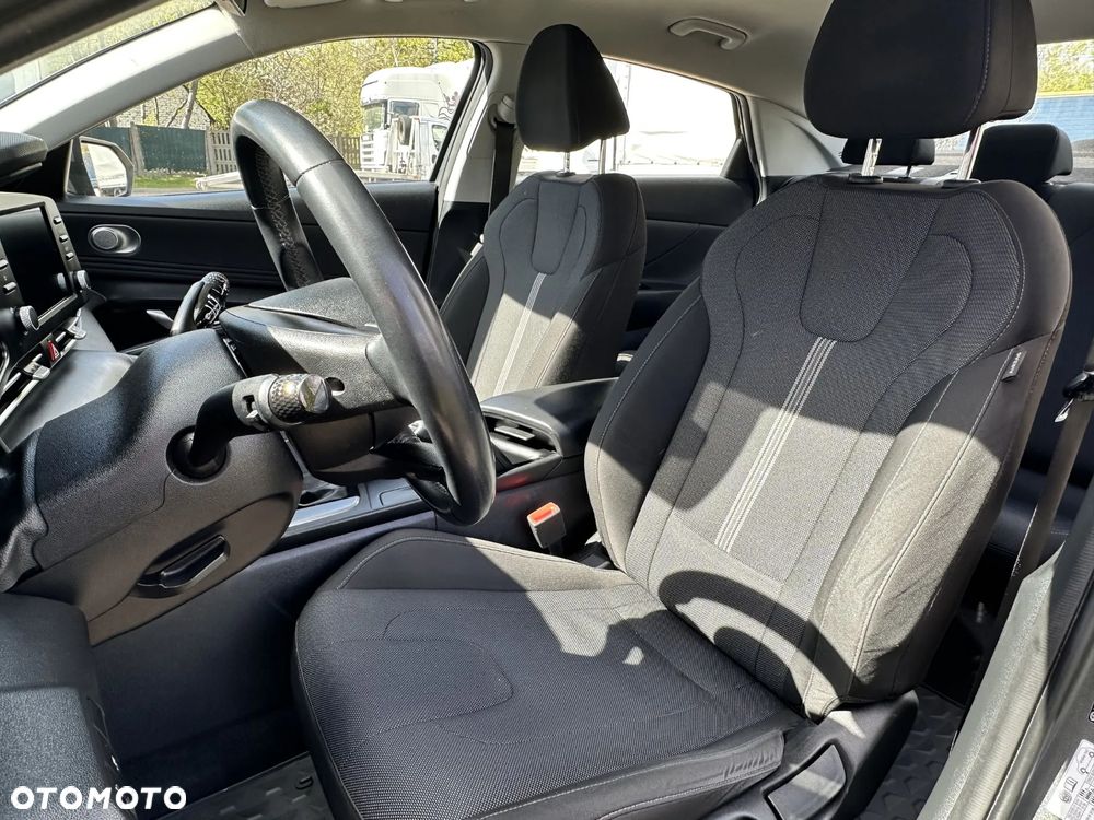 Hyundai Elantra 1.6 Modern CVT - 11