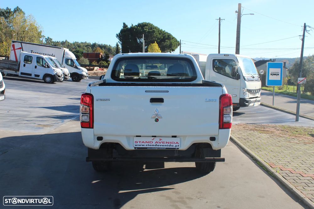 Mitsubishi L200 2.3 DI-D CD Invite 4WD - 5