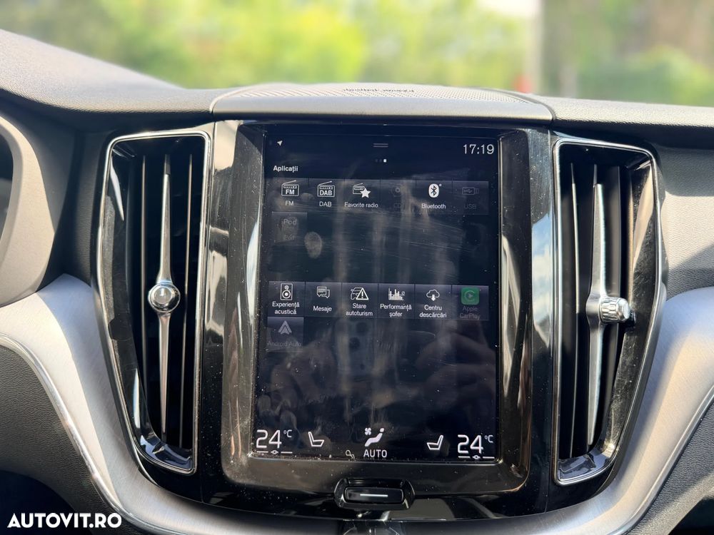 Volvo XC 60 B4 MHEV AT8 AWD Momentum Pro - 22