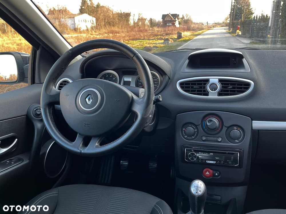 Renault Clio - 11