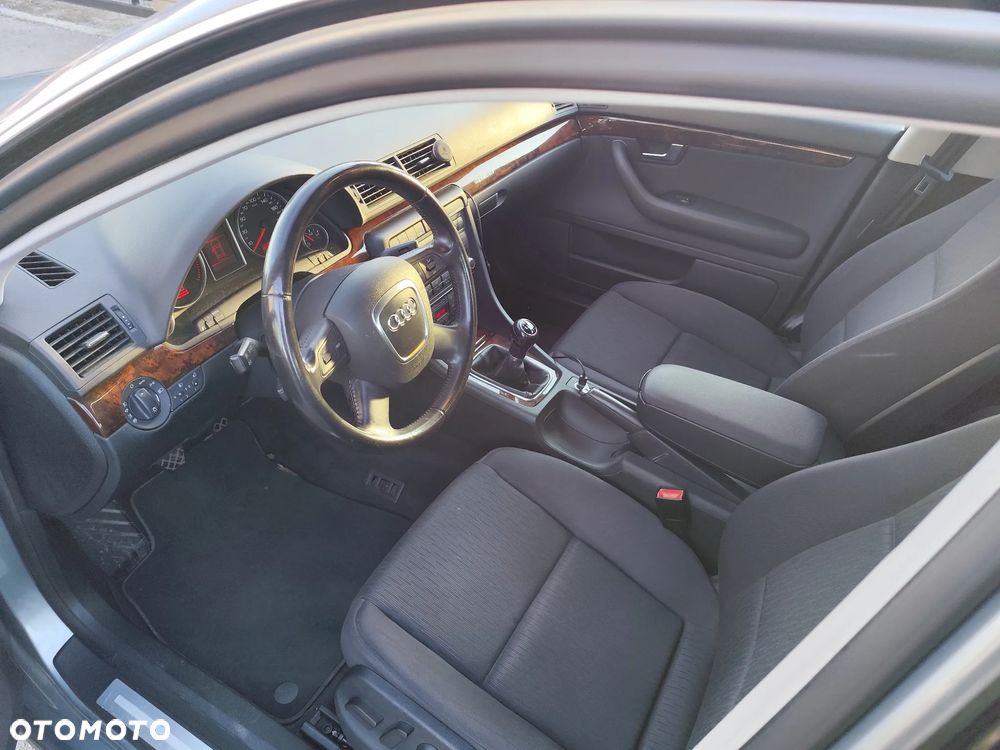 Audi A4 Limousine - 8