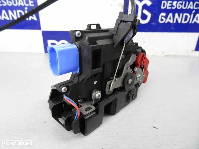 FECHADURA PORTA TRASEIRA DIREITA VOLKSWAGEN TOURAN 2008 -7L0839016D - 1