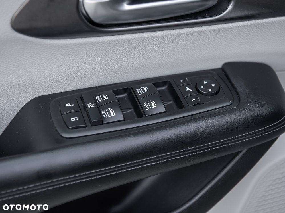 Chrysler Pacifica - 19