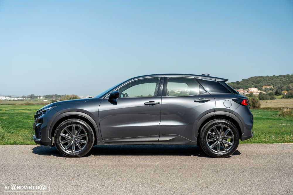 Lexus LBX Elegant - 4