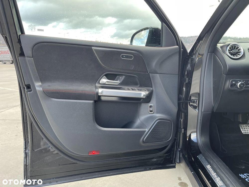 Mercedes-Benz GLB 200 d 4-Matic AMG Line 8G-DCT - 11