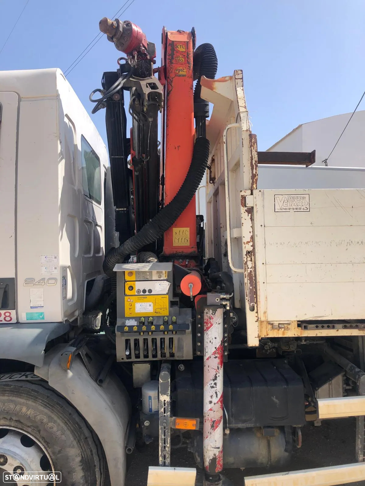 Volvo FL 240 Cx BAIXAS E ALTAS C/ GRUA PK12001-EH C7 COMANDO - 5