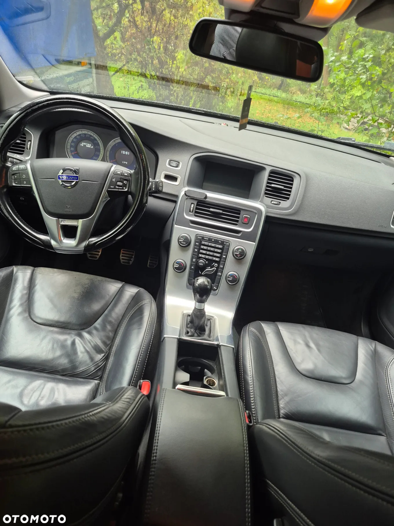 Volvo V60 D3 R-Design - 3