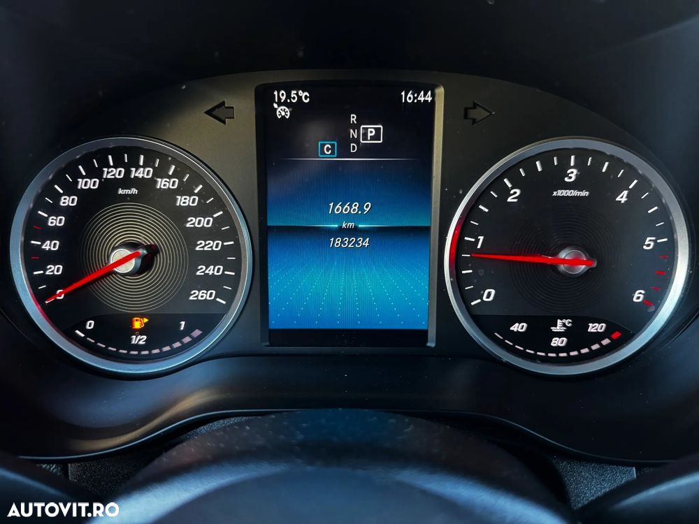 Mercedes-Benz GLC 300 d 4MATIC 9G-TRONIC - 10