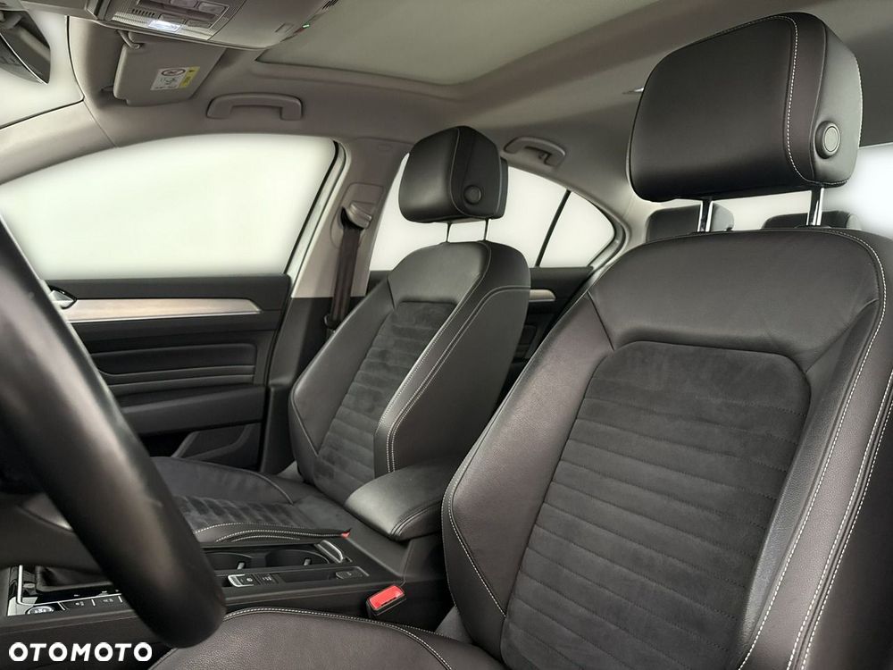 Volkswagen Passat - 12