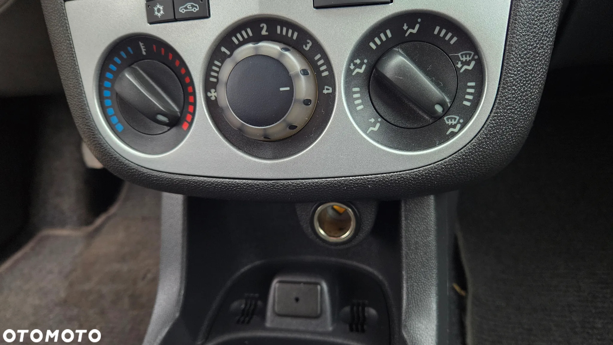Opel Corsa 1.4 16V Color Edition - 24