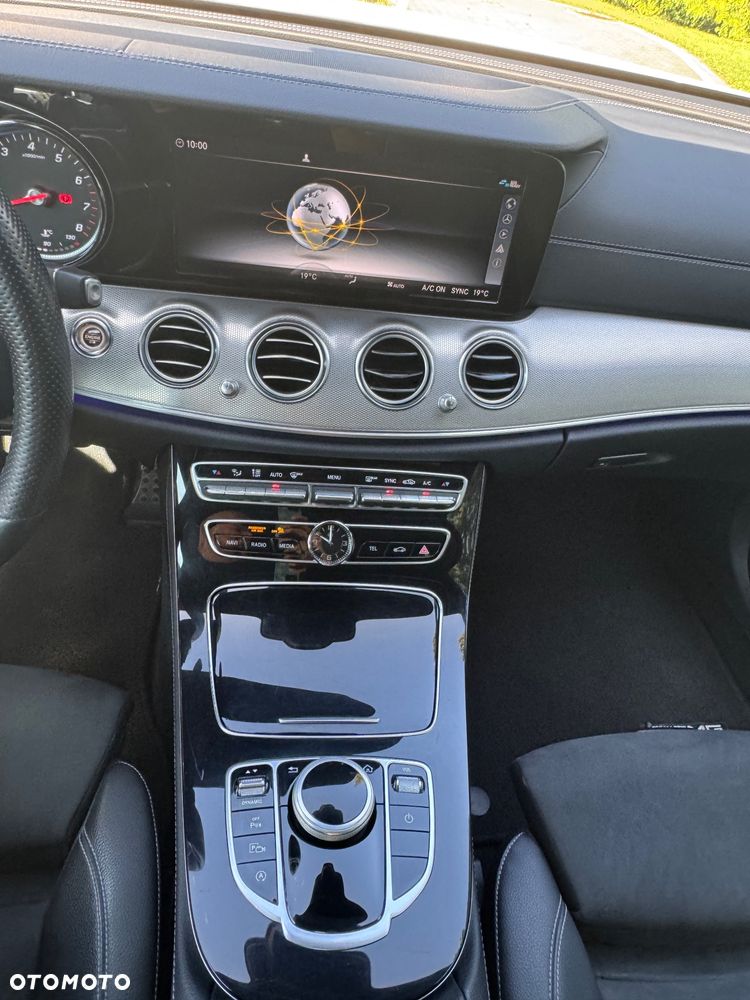 Mercedes-Benz Klasa E 200 4-Matic 9G-TRONIC - 17