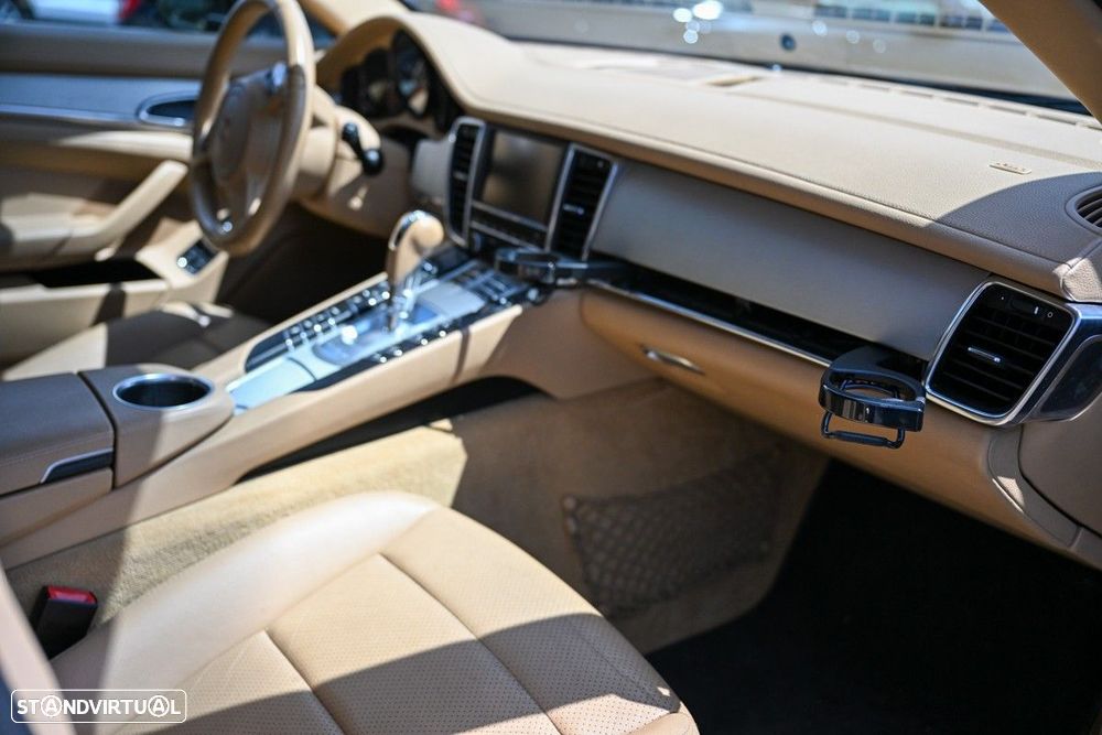 Porsche Panamera S Hybrid J19 - 25