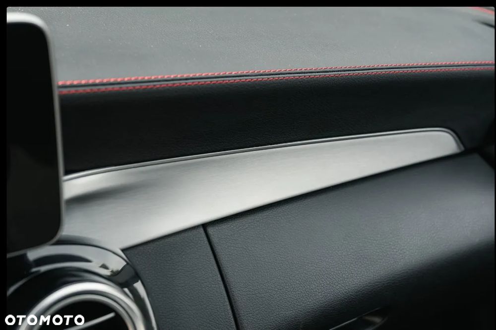 Mercedes-Benz Klasa C AMG 43 4-Matic - 17