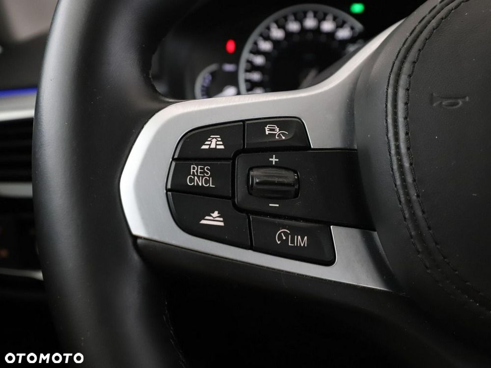 BMW Seria 5 520d - 32